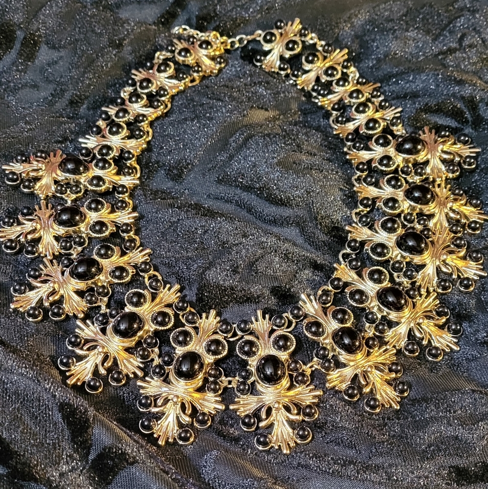 Beautiful Black and Gold Fashion Necklace